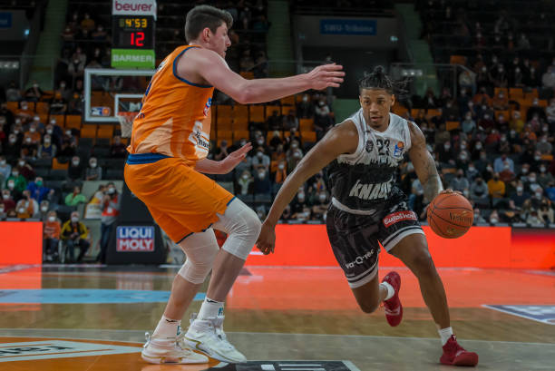 顾此前类似 顾此前类似